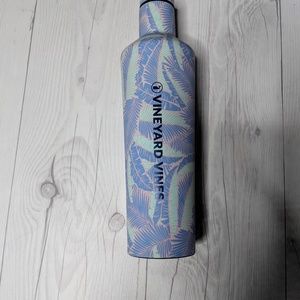 Vineyard Vines and Corkcicle waterbottle